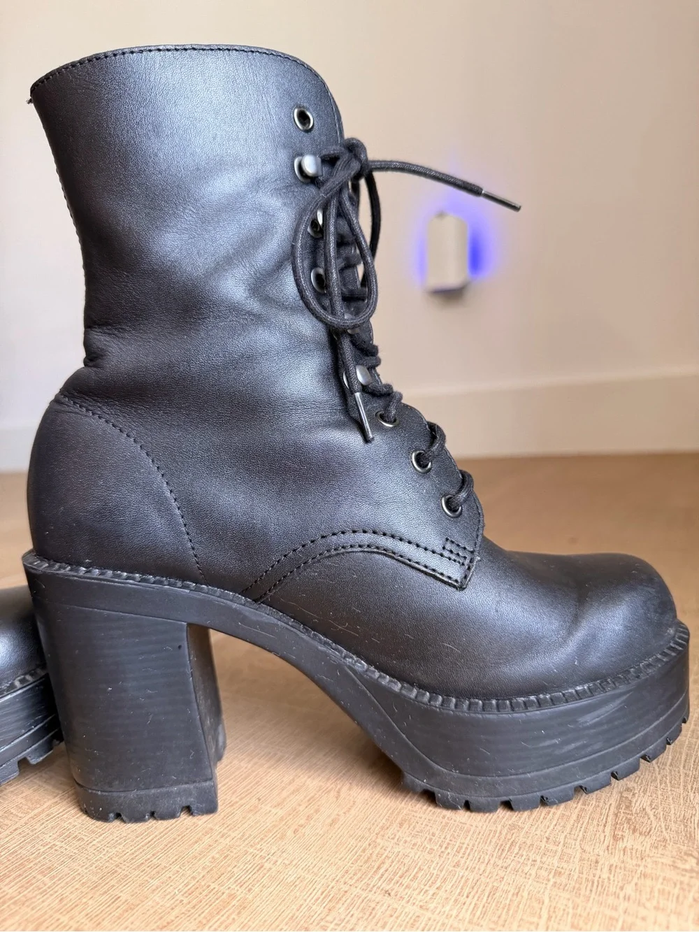 ROC Boots Australia sleek black